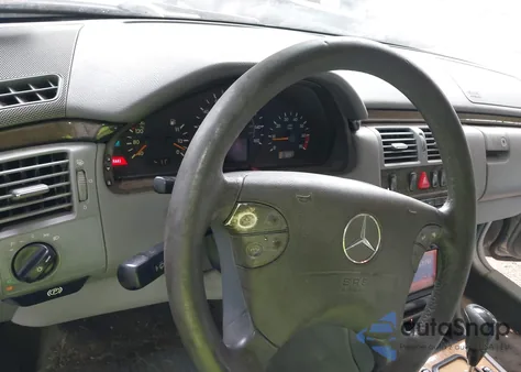 2002 Mercedes-Benz E 320 Special Edition z USA, uszkodzony, nr VIN WDBJF65J42B492710